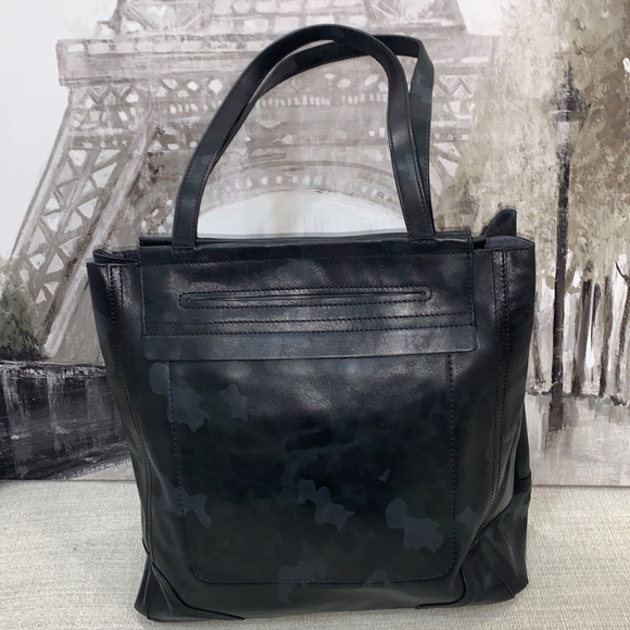 Frye Charlie Simple Tote Navy Camo Leather MSRP $398 -OCEAN CAMO- - Picture 3 of 16